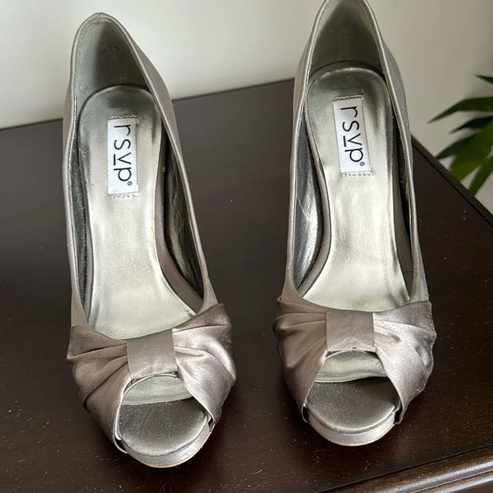 Peep toe, pewter pumps worn once size 6 - Picture 1 of 6